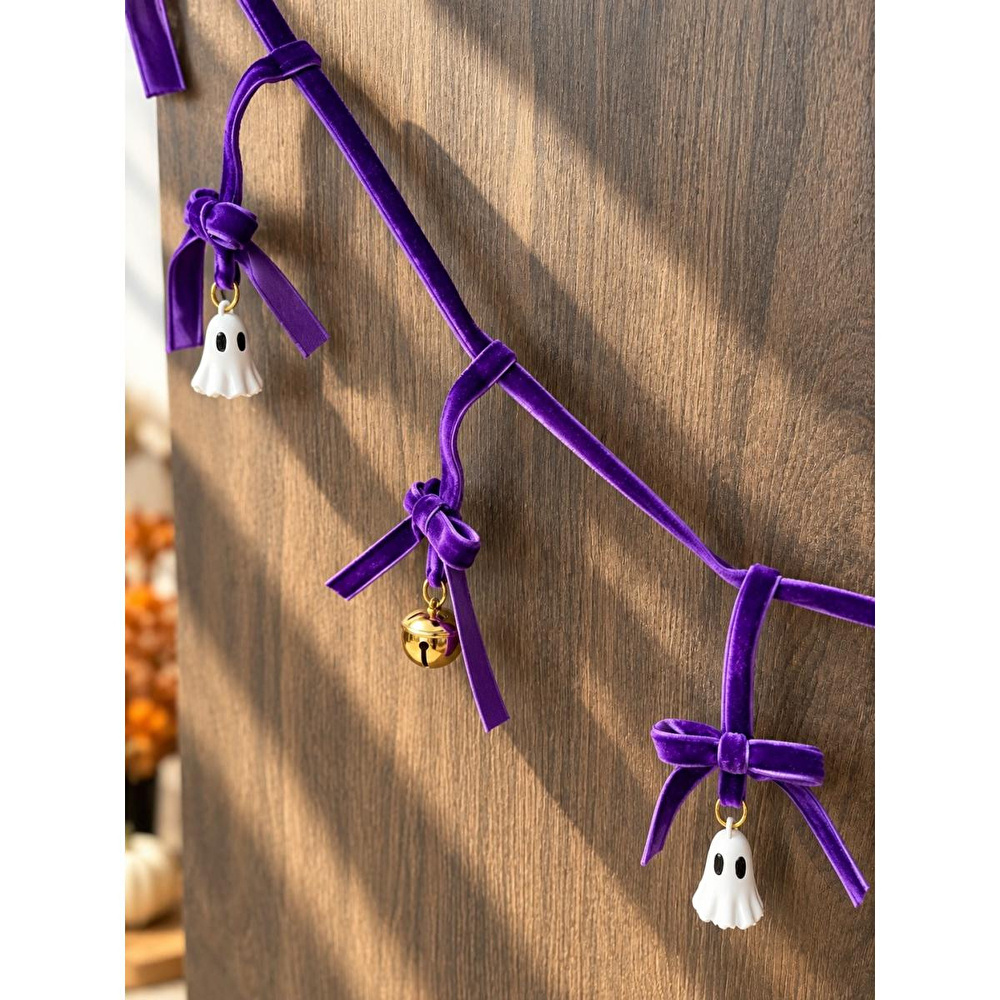 Beige & Stone 1 Metre Mor Fiyonklu Halloween Dekoratif Süs Zinciri – Hayalet Ve Çan Figürlü Cadılar Bayramı Asma Süsü görseli 1