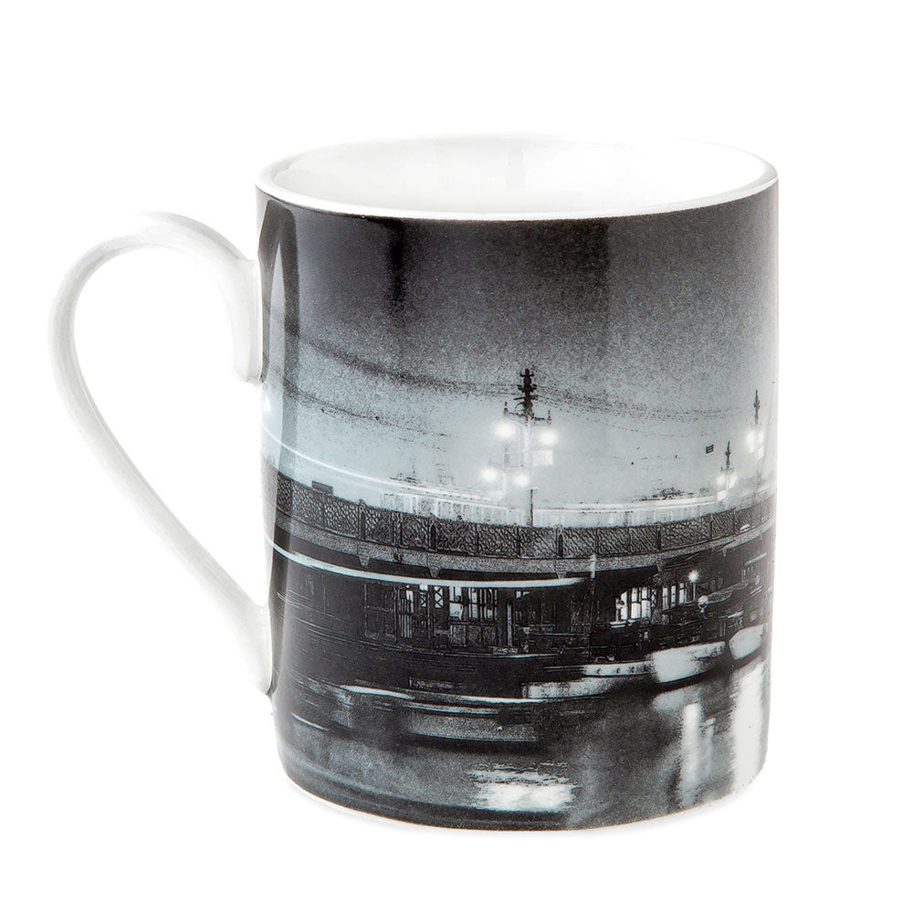 Jumbo X İstanbul Modern Othmar Pferschy,Galata Köprüsü’nde Gece Mug görseli 4
