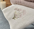 Karaca Home Flower 3D Nakışlı 6 Parça Bornoz/Beden/Baş Havlusu Aile Banyo Seti Sarı Offwhite Bej