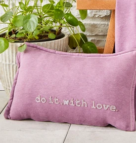 Karaca Home Softy Kırmızı Nakışlı Kırlent 45x45 cm