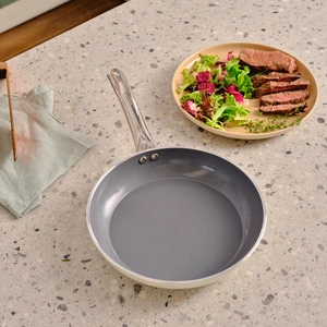 Karaca Swiss Crystal Creamy Metal Tava 24 cm görseli 4