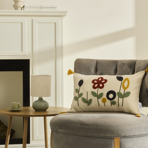 Karaca Home Bloom Püsküllü Dolgulu Kırlent 35x42 cm görseli 1