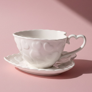 Karaca Pink Love Çay Fincanı ve Tabağı Beyaz görseli 1