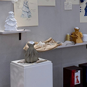Baci Milano Atelier Bianca Beyaz Elbise Formunda İçi Cam Difüzör ve Vazo H. 21 cm görseli 7