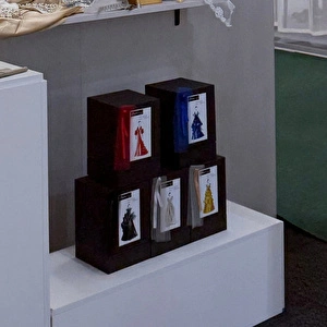 Baci Milano Atelier Claudia Gümüş Rengi Elbise Formunda İçi Cam Difüzör ve Vazo H. 21 cm görseli 2