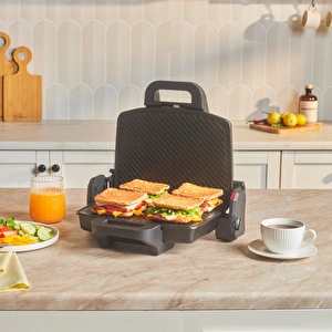Karaca Future Essential Tost Makinesi Matte Black 1800 W 4 Dilim Kapasiteli görseli 1