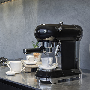 Smeg Espresso Kahve Makinesi Black Ecf01bleu görseli 4