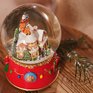 Karaca Home New Year Yılbaşı House And Santa Müzikli Kar Küresi görseli 4