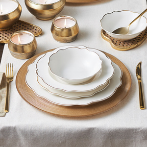 Karaca Daisy Gold Wave Shape 24 Parça 6 Kişilik Porselen Yemek Takımı görseli 1