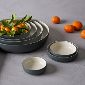 Esma Dereboy Capsule El Yapımı Porselen Yuvarlak Salata Kasesi 24 cm Siyah/Fildişi görseli 2