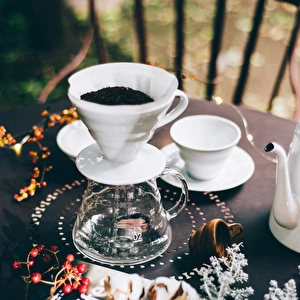 Hario Dripper V60 02 Ceramic Beyaz görseli 3
