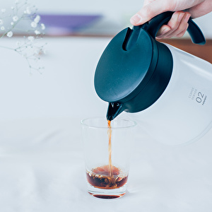 Hario V60 02 Yalıtımlı Paslanmaz Sürahi Beyaz 600 ml görseli 2