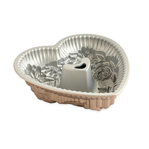Nordicware Çiçekli Kalp Bundt Kek Kalıbı görseli 2