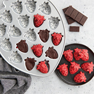 Nordicware Mini Çilekler Kek Kalıbı Platin