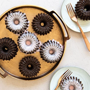 Nordicware 6´lı Mini Brilliance Kek Kalıbı Altın görseli 5