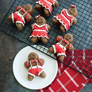 Nordicware Gingerbread Mini Kek Kalıbı görseli 4