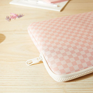Ocean Home Textile Su İtici Leke Tutmaz Pembe Dama Desen Tablet Taşıma Çantası / Kılıfı 27 X 21 X 2 Cm görseli 5
