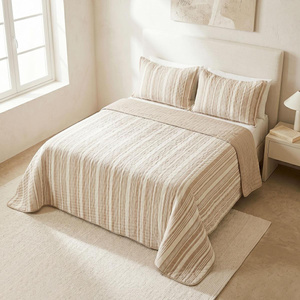 Ocean Home Textile Pamuklu Kapitoneli Bej Renk Çizgi Desen Çift Kişilik Yatak Örtüsü Seti 1 Adet 250 X 230 / 2 Adet 50 X 70 Cm görseli 5
