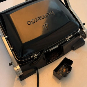 Bernardo Ruby 2000W 6 Dilim Kapasiteli Çıkarılabilir Plakalı Izgara ve Tost Makinesi Siyah görseli 4