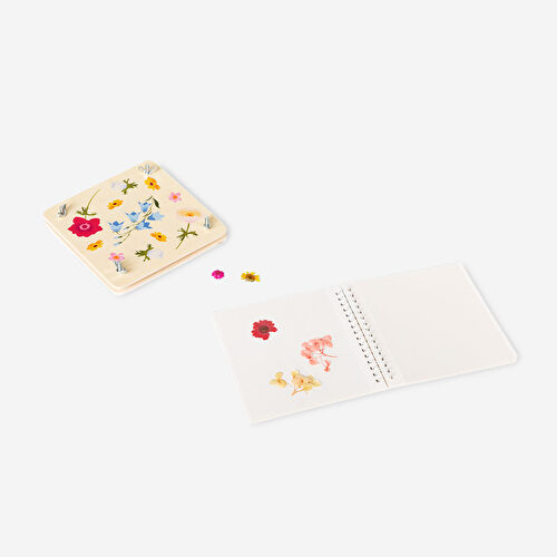 Flying Tiger Copenhagen Kendin Yap Bahar Çiçekleri Presleme Kiti Flying Tiger Copenhagen Kendin Yap Bahar Çiçekleri Presleme Kiti