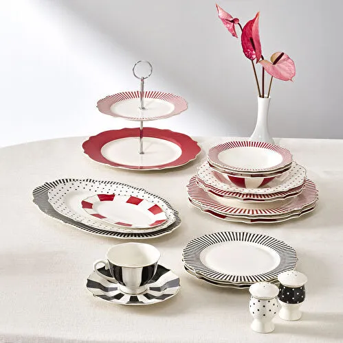 Karaca New Romantic Puantiyeli Pasta Tabağı 21 cm Siyah