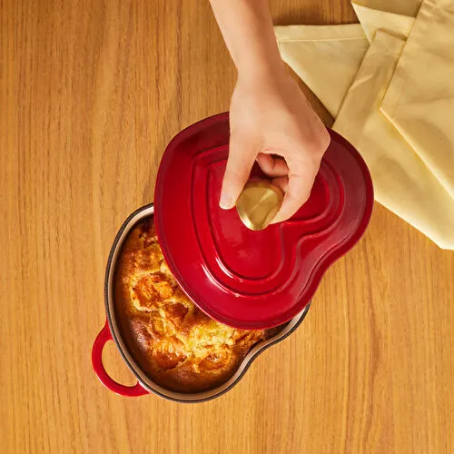 Karaca Love Demir Döküm Tencere Kırmızı Karaca Love Demir Döküm Tencere Kırmızı