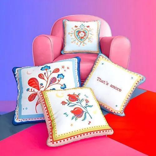 BACI MILANO MAMMA MIA HEART YASTIK COTTON 45X45 CM BACI MILANO MAMMA MIA HEART YASTIK COTTON 45X45 CM