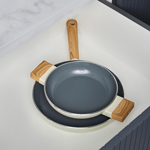 Karaca x Refika Swiss Crystal Creamy Wood Tava Sahan Set Karaca x Refika Swiss Crystal Creamy Wood Tava Sahan Set