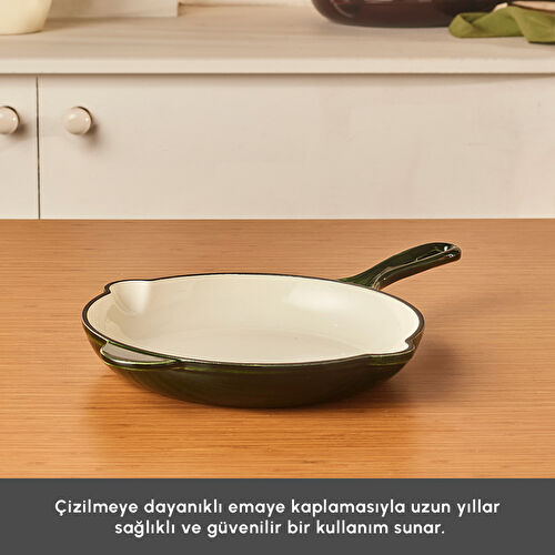 Karaca Heritage Demir Döküm Emayeli Tava Yeşil 26 cm Karaca Heritage Demir Döküm Emayeli Tava Yeşil 26 cm