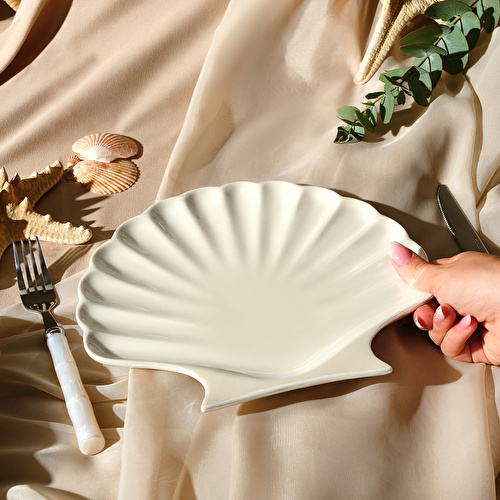 Karaca İstiridye Servis Tabağı 30 cm Karaca İstiridye Servis Tabağı 30 cm