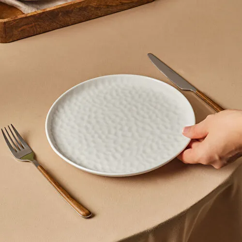 Karaca x Refika Bembeyaz Yuvarlak Pasta Tabağı 22 cm Karaca x Refika Bembeyaz Yuvarlak Pasta Tabağı 22 cm
