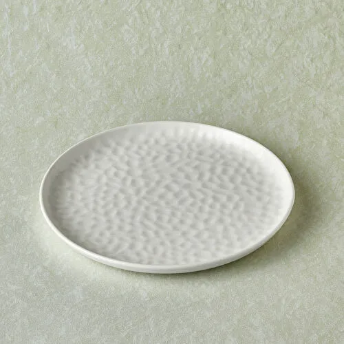 Karaca x Refika Bembeyaz Yuvarlak Pasta Tabağı 22 cm Karaca x Refika Bembeyaz Yuvarlak Pasta Tabağı 22 cm