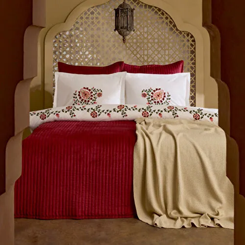 Karaca Home Lorea Çift Kişilik Nakışlı Winter Set