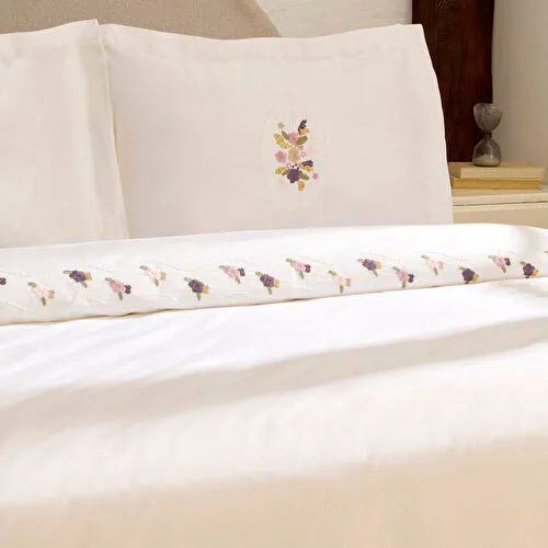 Karaca Home Rosven Nakışlı Çift Kişilik Nevresım Takımı Beyaz Karaca Home Rosven Nakışlı Çift Kişilik Nevresım Takımı Beyaz