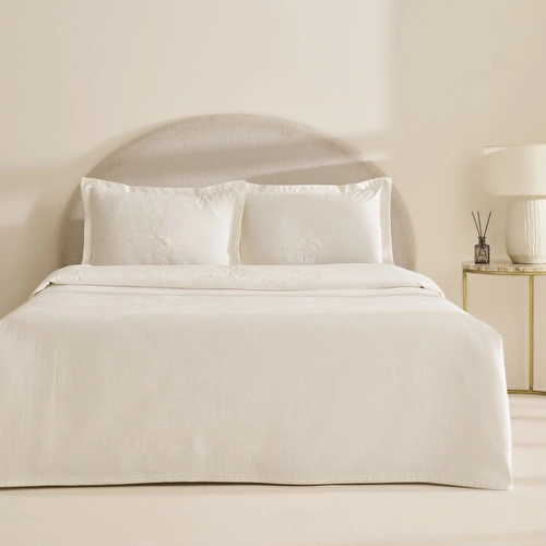 Karaca Home Leonie %100 Pamuk Nakışlı Çift Kişilik Pike Takımı Beyaz