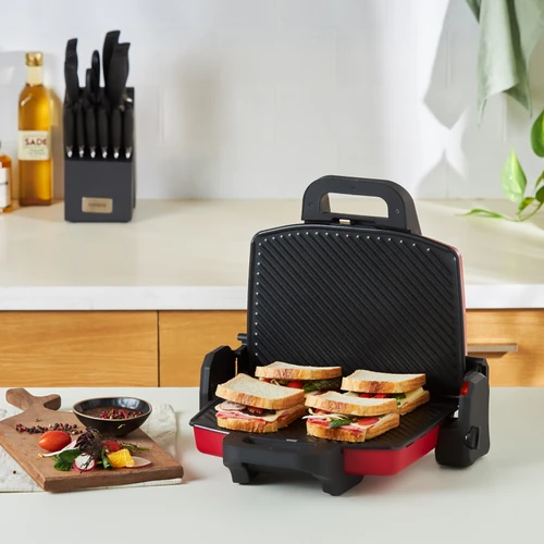 Karaca Future Essential Tost Makinesi Matte Red 1800 W 4 Dilim Kapasiteli