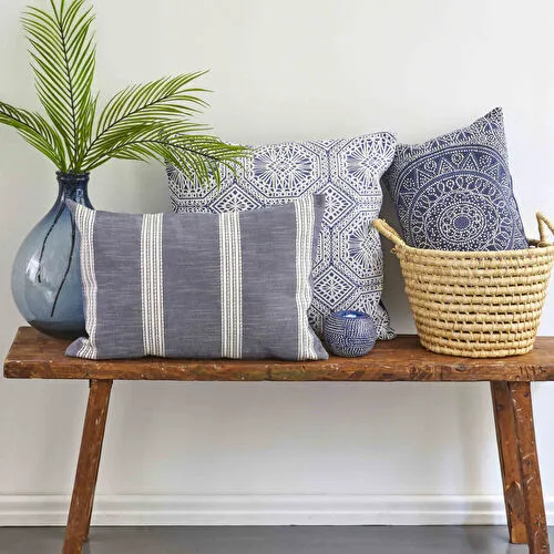 Karaca Home Lamar İndigo İç Dolgulu Kırlent 30x50 cm