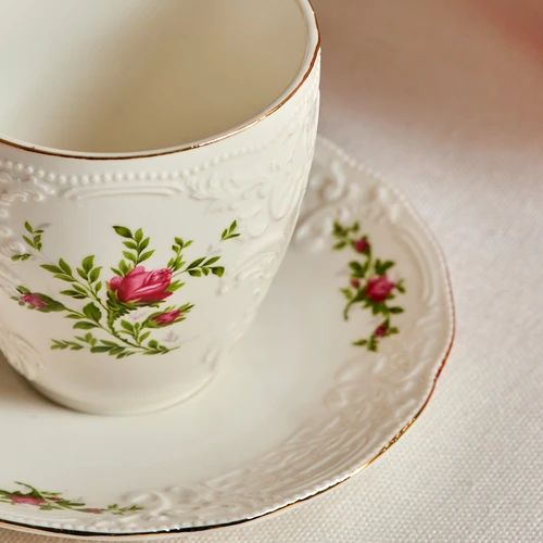Karaca Vintage Rose Çay Fincanı ve Tabağı 200 ml