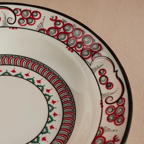 Karaca x Ömür Akkor İznik Lal Çukur Tabak 23 cm