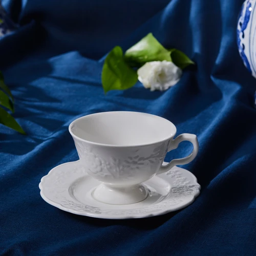 Karaca Beatrice Çay Fincanı ve Tabağı 200 ml