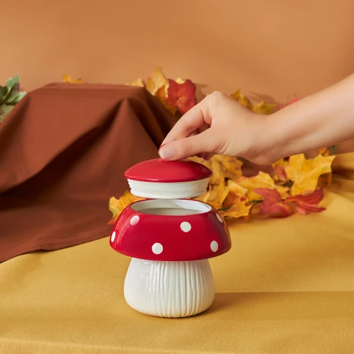 Karaca Cozy Mantar Saklama Kabı Kırmızı 520 ml