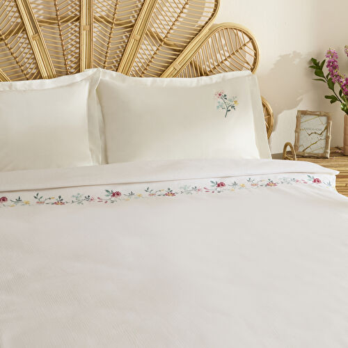 Karaca Home Liana Çiçek Nakışlı %100 Pamuk Çift Kişilik Pike Takımı Beyaz