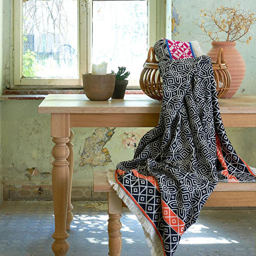 3rd Culture Siyah Fawahodie Örtü, Koltuk Şalı