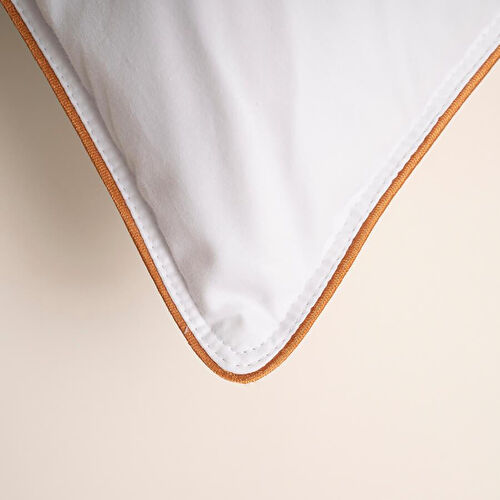 Penelope %100 Kaz Tüyü Dolgulu Yastık 50x90 Cm- Bronze Serisi Penelope %100 Kaz Tüyü Dolgulu Yastık 50x90 Cm- Bronze Serisi