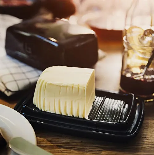 Emile Henry Tereyağlık Dikdörtgen 400 Ml Kırmızı/burgundy