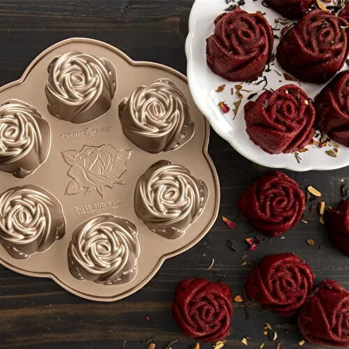 Nordicware 6´lı Mini Gül Kek Kalıbı Platin Nordicware 6´lı Mini Gül Kek Kalıbı Platin