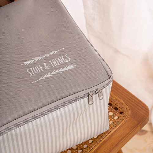 Ocean Home Textile 3'lü Orta Boy Gri Çizgili Stuff & Things Hurç Set 52 X 28 X 21 Cm Ocean Home Textile 3'lü Orta Boy Gri Çizgili Stuff & Things Hurç Set 52 X 28 X 21 Cm