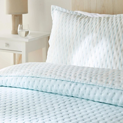 Ocean Home Textile Pamuklu Kapitoneli Açık Mavi Renk Çizgi Desen Çift Kişilik Yatak Örtüsü Seti 1 Adet 250 X 230 / 2 Adet 50 X 70 Ocean Home Textile Pamuklu Kapitoneli Açık Mavi Renk Çizgi Desen Çift Kişilik Yatak Örtüsü Seti 1 Adet 250 X 230 / 2 Adet 50 X 70
