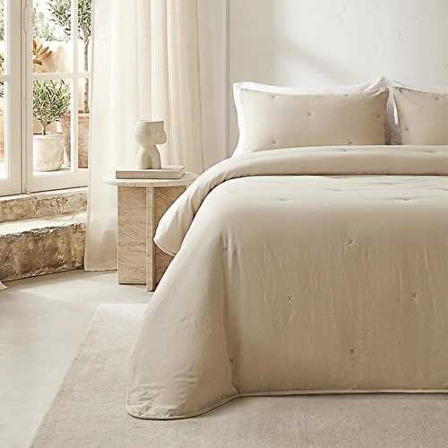 Ocean Home Textile Nakışlı Bej Çift Kişilik Yatak Örtüsü Seti 1 Adet 250 X 230 / 2 Adet 50 X 70 Cm