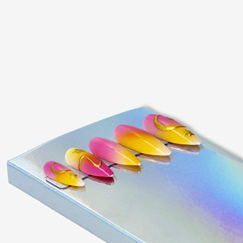 Flying Tiger Copenhagen Altın Detaylı Takma Tırnak Seti Flying Tiger Copenhagen Altın Detaylı Takma Tırnak Seti